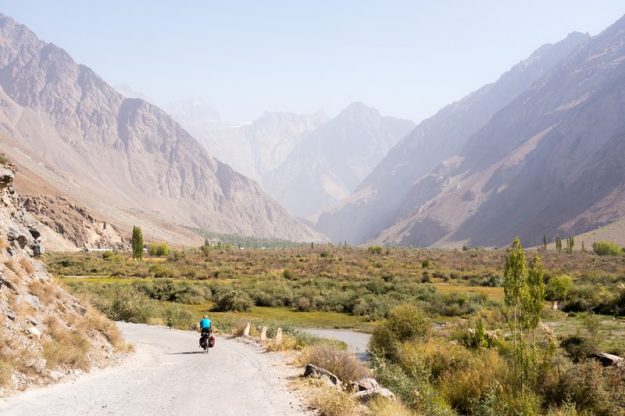 A picture of a world-champ cyclist hitting up the Bartaang